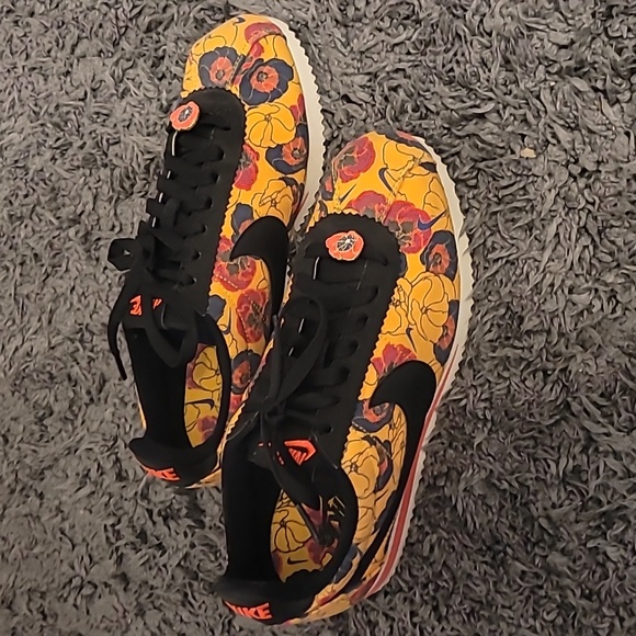 RARE Nike Classic Cortez LX Size 8 In  Floral University Gold/Black - Picture 4 of 9